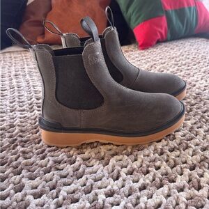 Sorel Gray Ankle Boots with Tan Soles